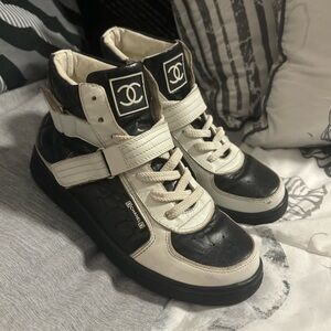 CHANEL - Vintage Hightops